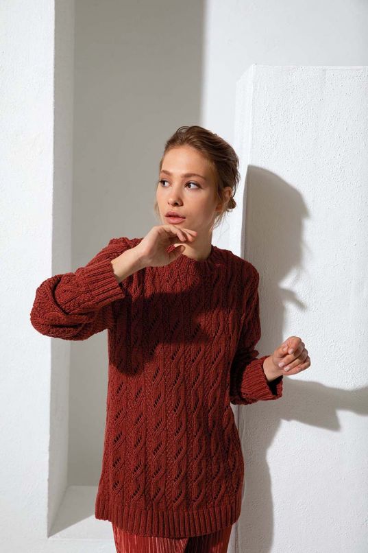 Lange trui met fantasiemotief in Norma Lang Yarns