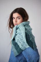 Driehoeksjaal mat fantasiemotief in Lace Seta Muberry | Lana Grossa