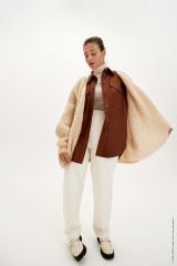 Breipakket oversized vest met knopen en halve patentsteek in Lala Berlin Brushy van Lana Grossa koop je bij Wolboetiek Mooigemaakt