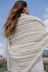 Breipakket Ruime Stola met fantasiesteken in Cool Merino van Lana Grossa koop je bij Wolboetiek Mooigemaakt