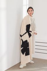 Omslagdoek met ingebreid bloemenmotief in Alpaca Air | Lana Grossa