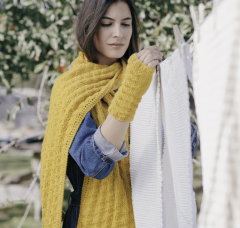 Stola en polswarmers in Merino Aran | Katia