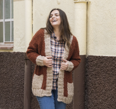 Vest met gekleurde boorden in Mouton | Katia