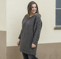 Lange trui met kabelmotief in Supreme Merino | Katia