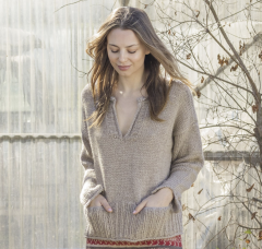 Trui met brede v-hals in Supreme Merino | Katia