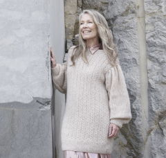 Trui met fantasiesteek en pofmouwen in Alpaca Silver | Katia