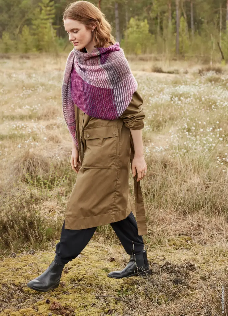 Driehoeksjaal met streepjesmotief in Silkhair Print & Cashmere 16 Fine | Lana Grossa