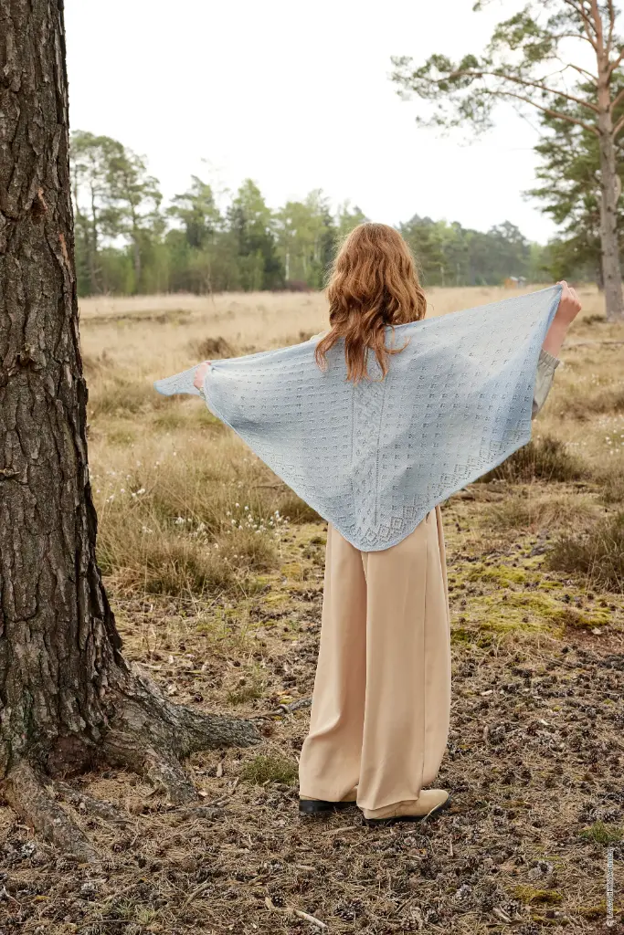 Driehoekssjaal met lacepatroon in Cool Wool Lace | Lana Grossa