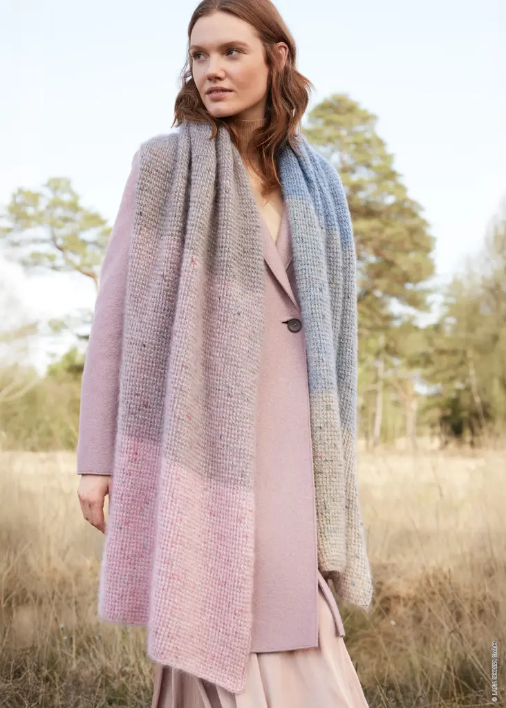 Brede sjaal met fantasiepatroon in Natural Superkid Tweed | Lana Grossa