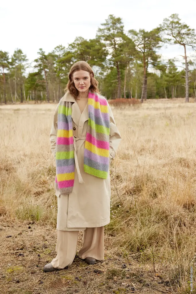 Kleurrijke sjaal met strepen in Silkhair  | Lana Grossa