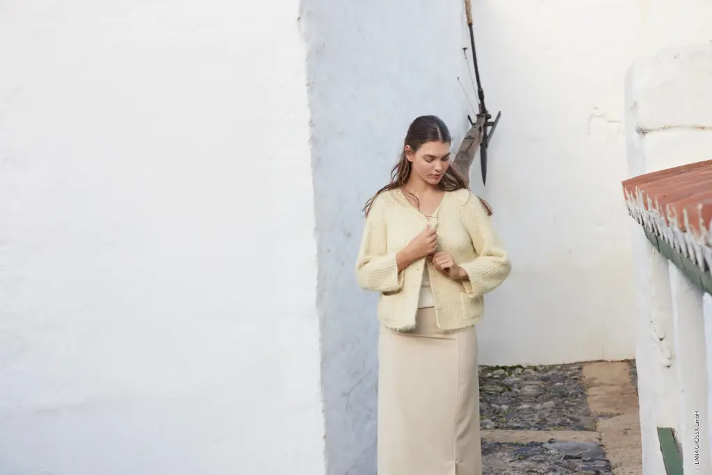 Kort vestje met halfpatent patroon in Finito | Lana Grossa