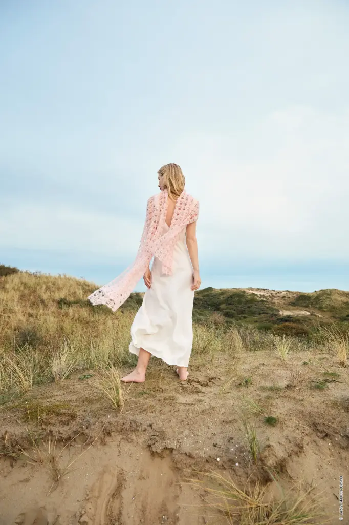 Gehaakte stola in Silkhair | Lana Grossa