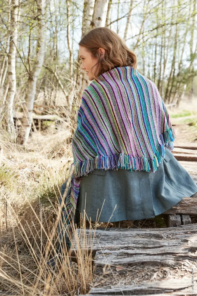 Driehoeksjaal met streepjesmotief in Farfalla & Cashmere 16 Fine | Lana Grossa
