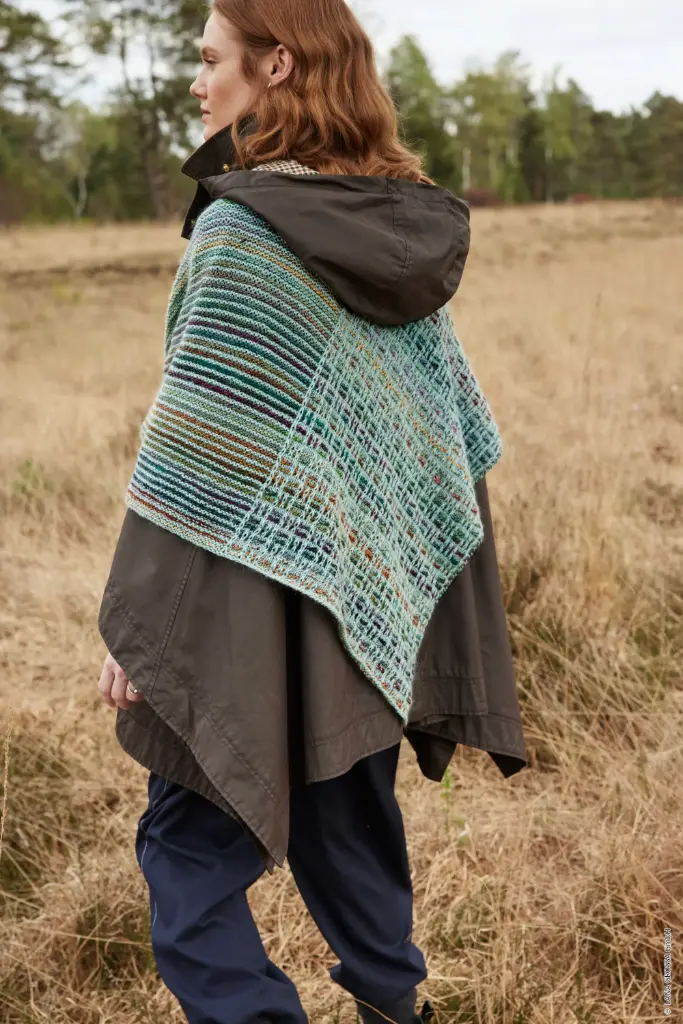 Driehoekige stola met fantasiemotieven in Colorissimo, Ecopuno & Silkhair | Lana Grossa