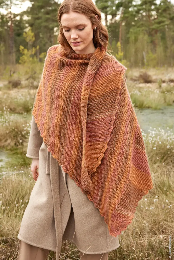 Assymetrische driehoeksjaal in Ecopuno & Silkhair Print | Lana Grossa