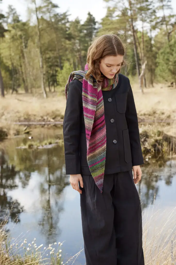 Assymetrische stola met streepmotief in Colorissimo & Ecopuno | Lana Grossa