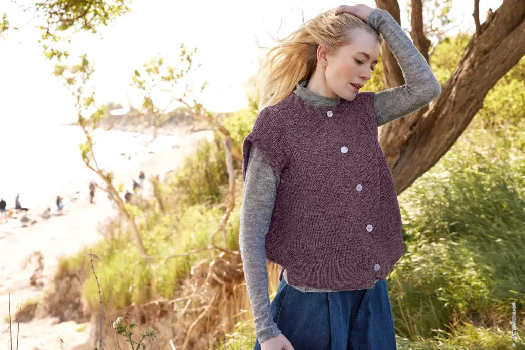 Mouwloos vest met halve patentsteek in Cool Wool Vintage | Lana Grossa