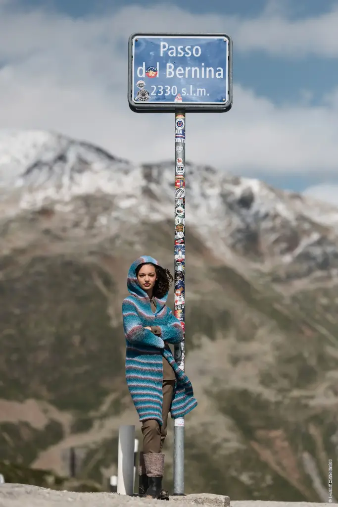 Mantel met kap in Gomitolo Gala | Lana Grossa