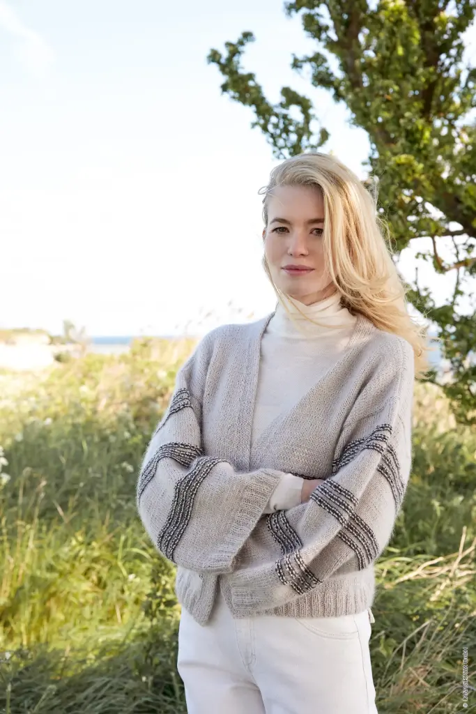 Vest met fantasiestrepen en v-hals in Silkhair, Cool Wool & Merino Superiore | Lana Grossa