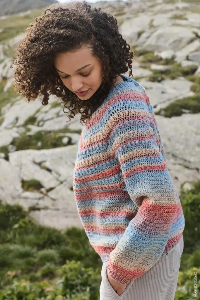 Gehaakte trui met ronde pas in Gomitolo Gala | Lana Grossa