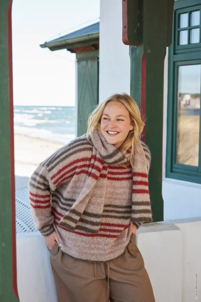 Klassieke trui met fijn streepmotief in Cool Wool Lace & Silkhair | Lana Grossa