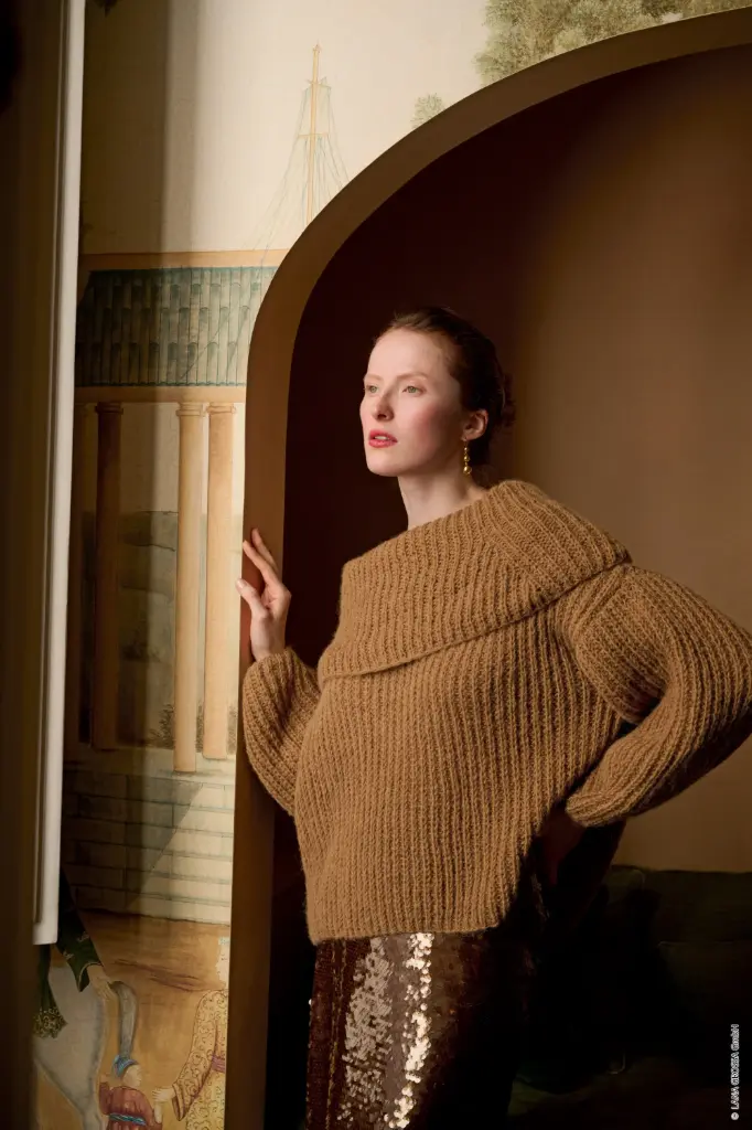 Trui met schouderkraag en halve patentsteek in Nebbia | Lana Grossa