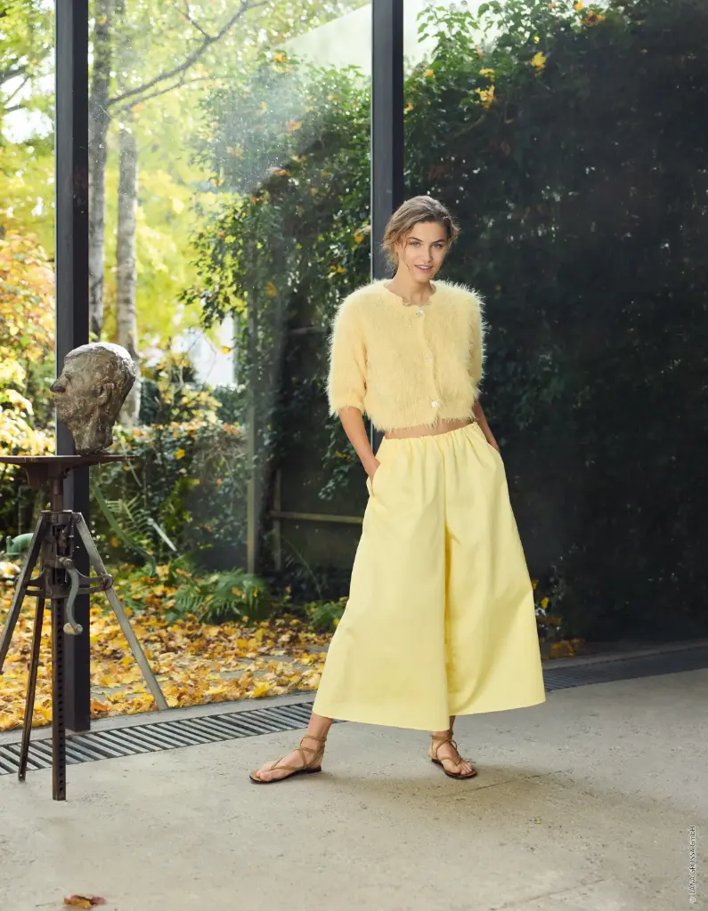 Kort vestje met halflange pofmouwen in Basta | Lana Grossa