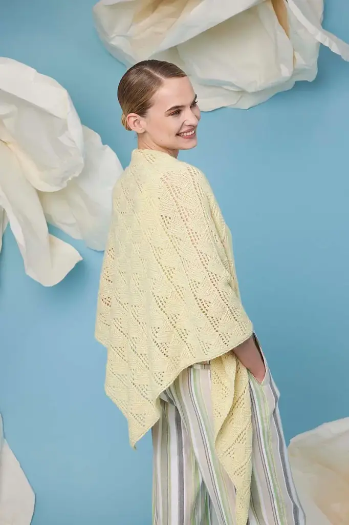 Driehoeksjaal met fantasiemotief in Regina | Lang Yarns