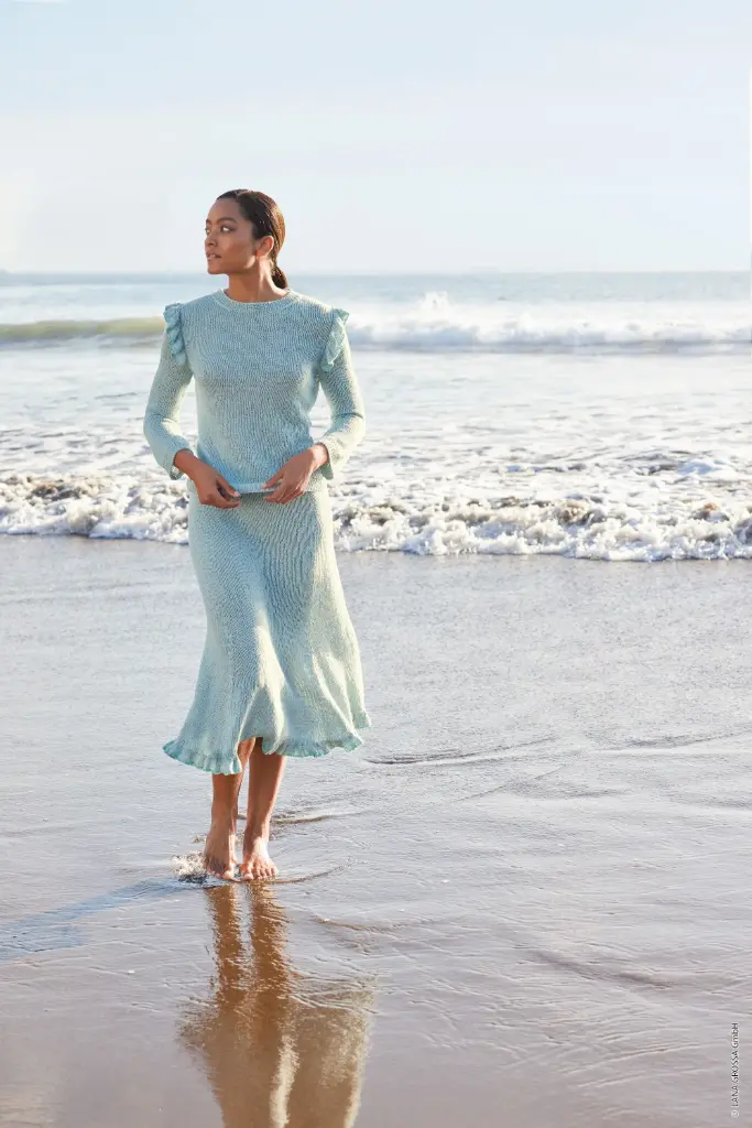 Truitje met schouder ruches in Tencellino & Filo Paillettes | Lana Grossa