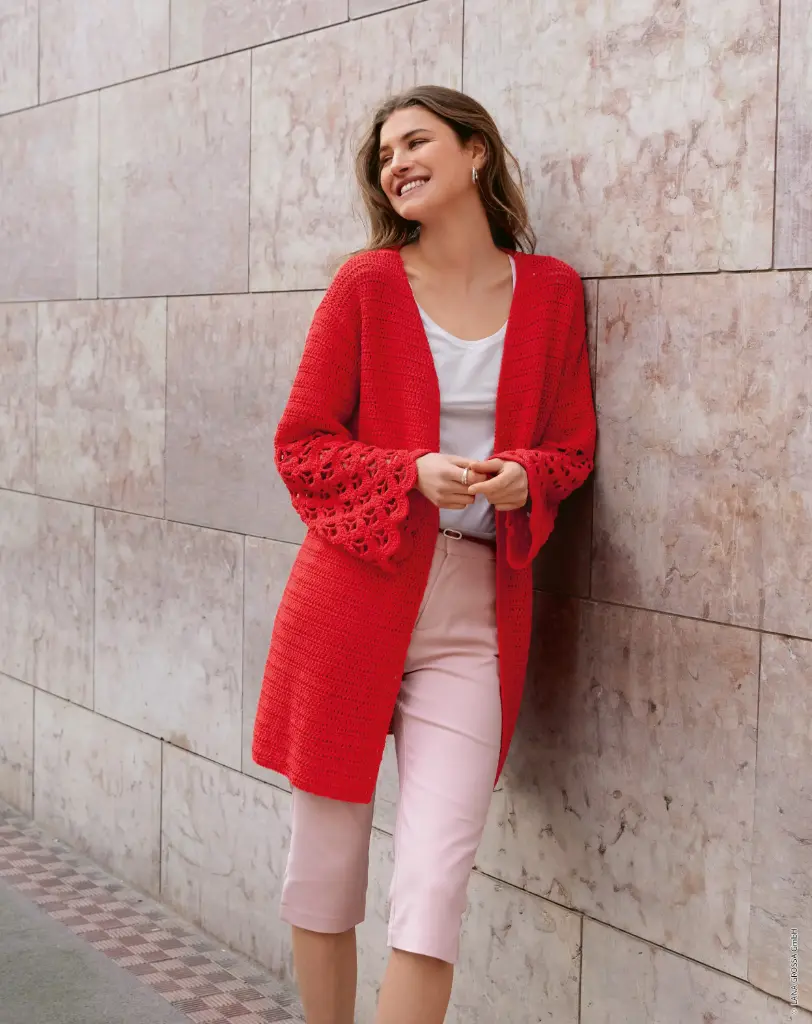 Gehaakte vest met opgenwerkte brede mouwboorden in Gioia | Lana Grossa