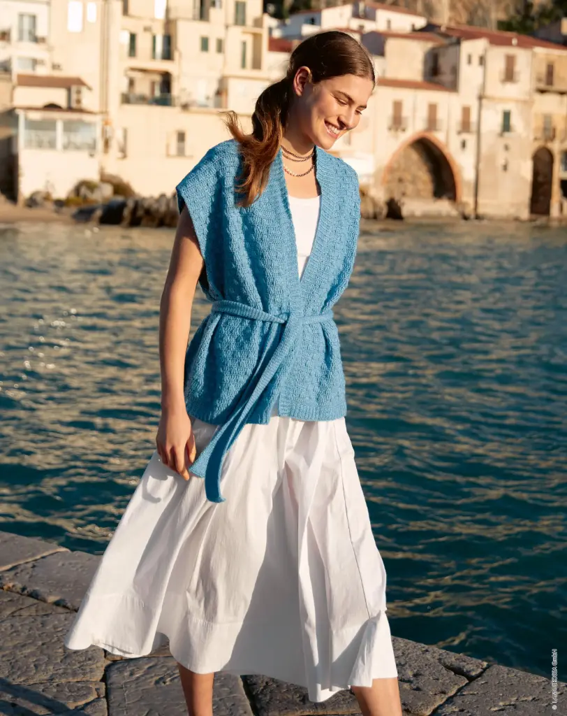 Gehaakte vest met fantasiemotief en v-hals in Ecopuno | Lana Grossa