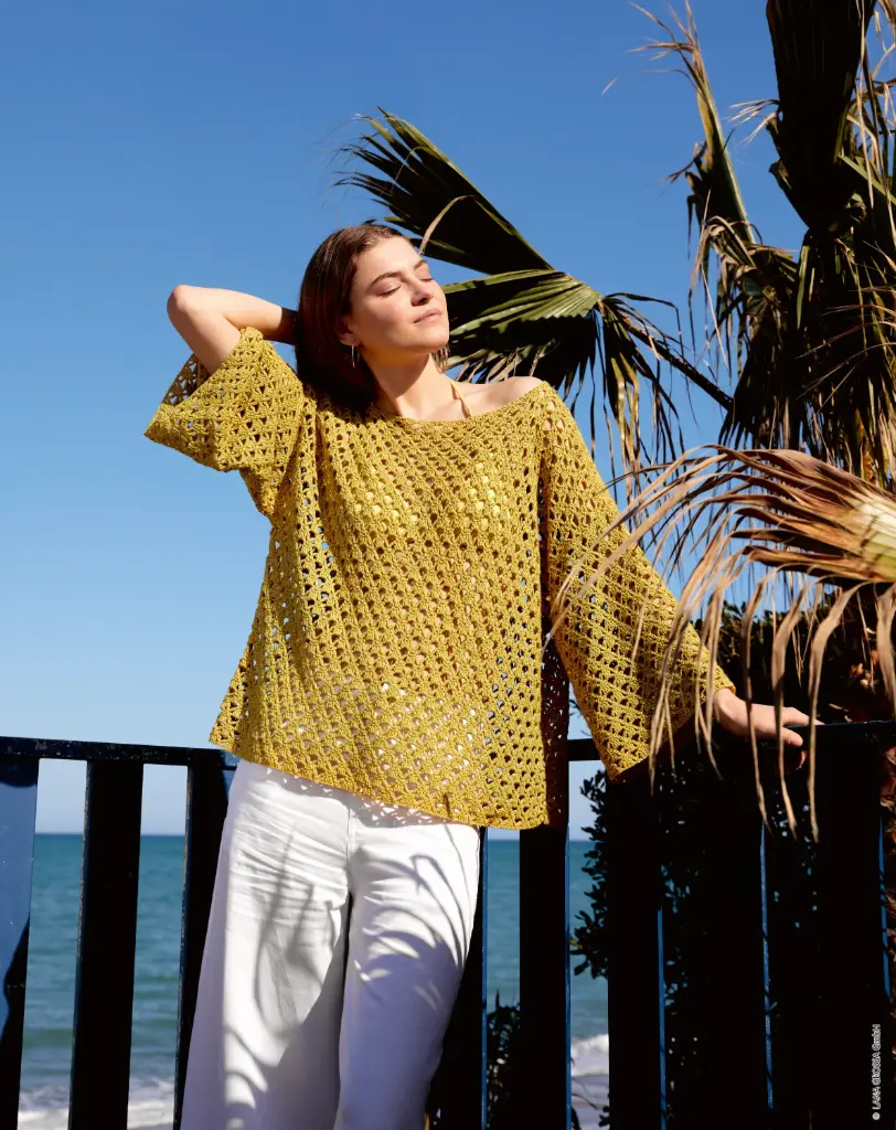 Gehaakte trui met open steek en brede mouwen in Diversa | Lana Grossa