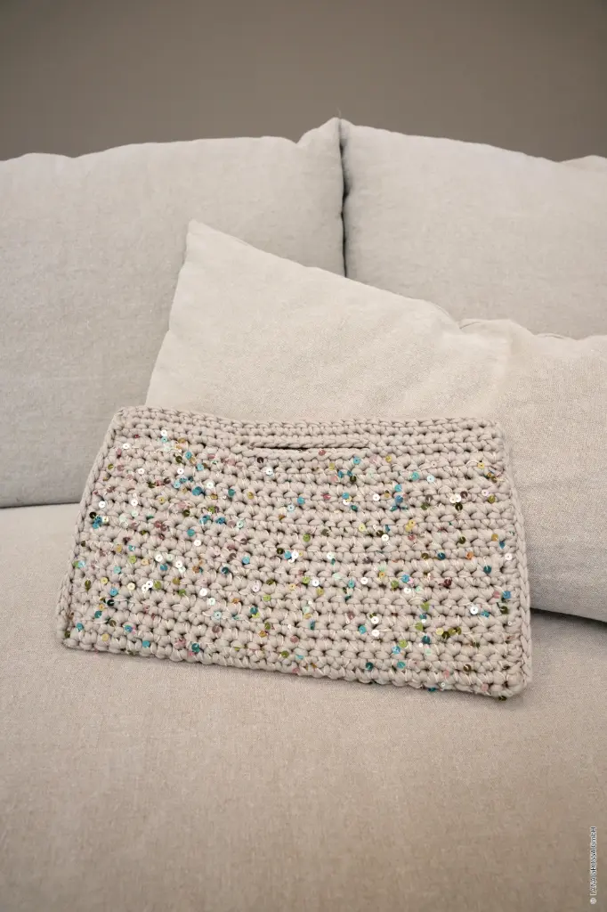 Kleine gehaakte shopper in The Tube & Cosmo | Lana Grossa