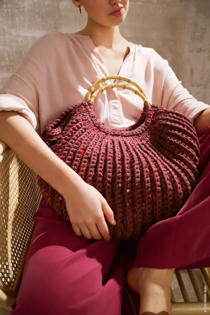 Gehaakte tas met bamboegrepen in The Tube & Cosmo | Lana Grossa